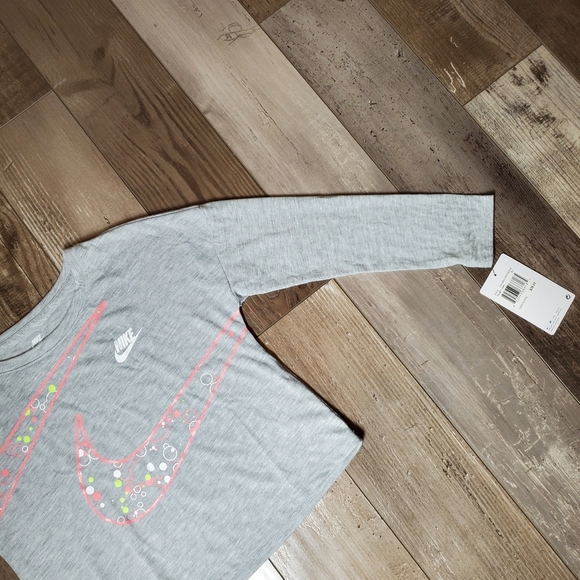 NWT Girls Nike Dream Chaser Long Sleeve Big Logo Graphic T-shirt Girls Size 6X - Picture 2 of 16